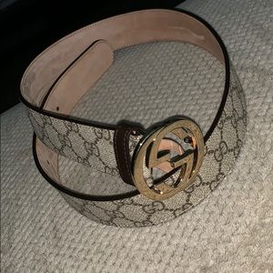 Women’s Gucci belt